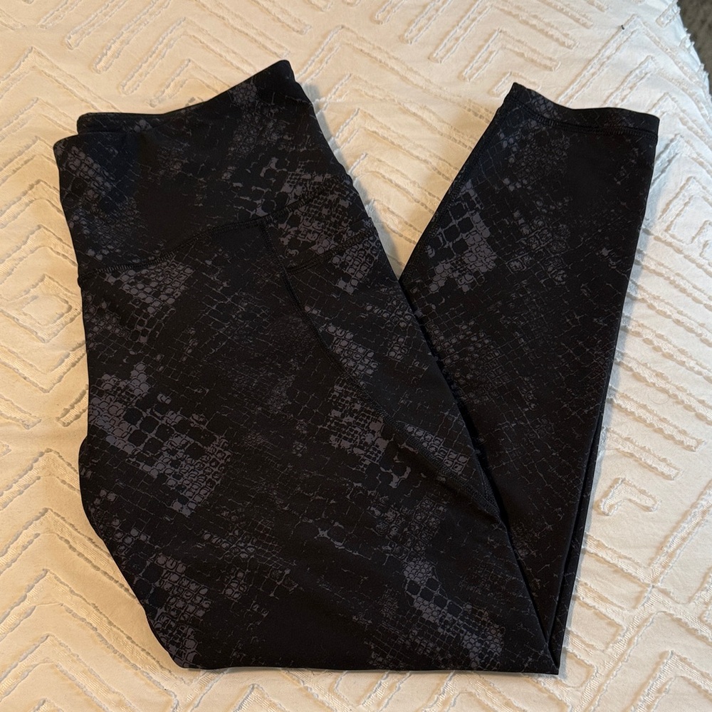 Old Navy Active Black Snake-Print Leggings